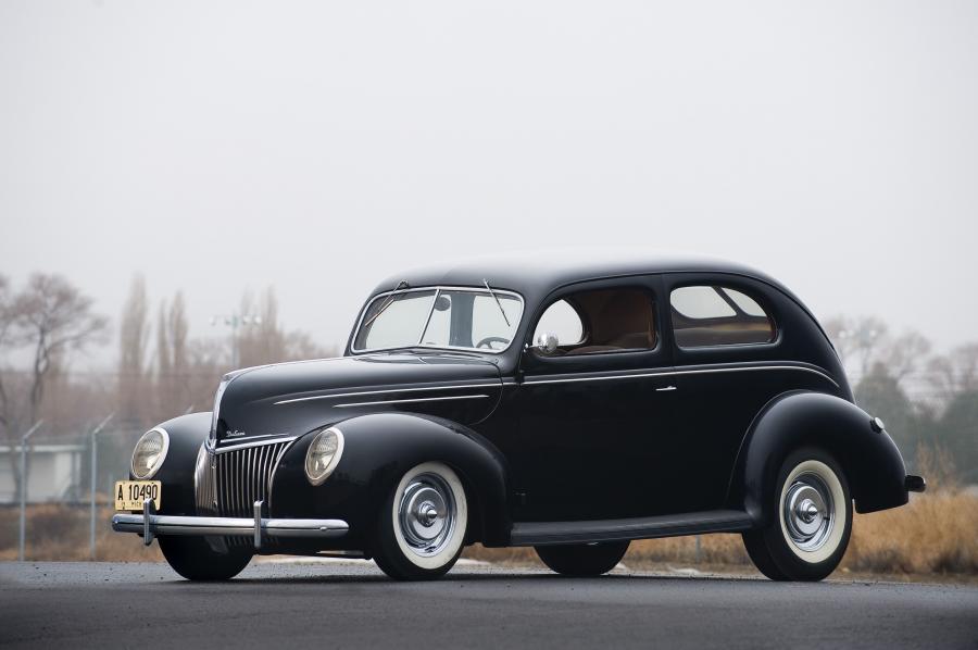  Ford DeLuxe Tudor Sedan 1939 года  (фото 1 из 9)